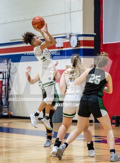 Thumbnail 2 in Beamer vs. Kentwood (WIAA 4A District 3/4 Quarterfinal) photogallery.