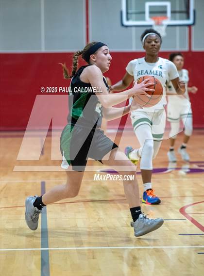 Thumbnail 2 in Beamer vs. Kentwood (WIAA 4A District 3/4 Quarterfinal) photogallery.