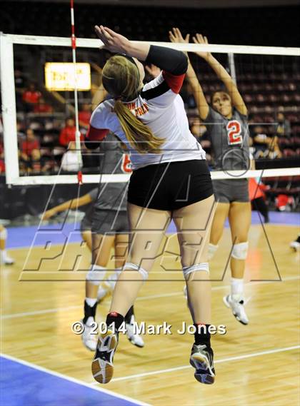 Thumbnail 2 in Monument Valley vs. Seton Catholic (AIA D3 Playoff) photogallery.
