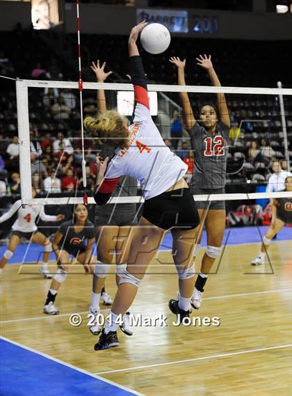 Thumbnail 3 in Monument Valley vs. Seton Catholic (AIA D3 Playoff) photogallery.