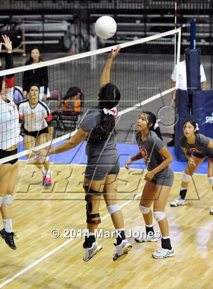 Thumbnail 3 in Monument Valley vs. Seton Catholic (AIA D3 Playoff) photogallery.
