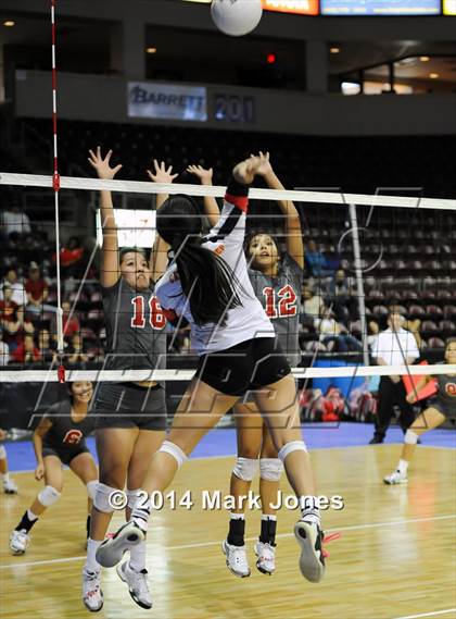 Thumbnail 2 in Monument Valley vs. Seton Catholic (AIA D3 Playoff) photogallery.