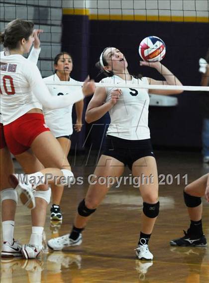 Thumbnail 1 in Mater Dei vs. Notre Dame Academy (Durango Fall Classic) photogallery.