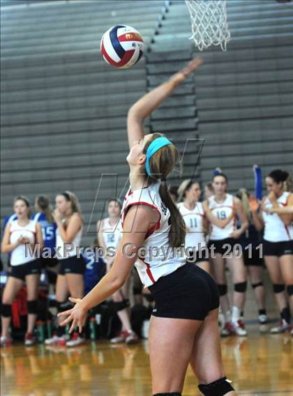 Thumbnail 2 in Mater Dei vs. Notre Dame Academy (Durango Fall Classic) photogallery.