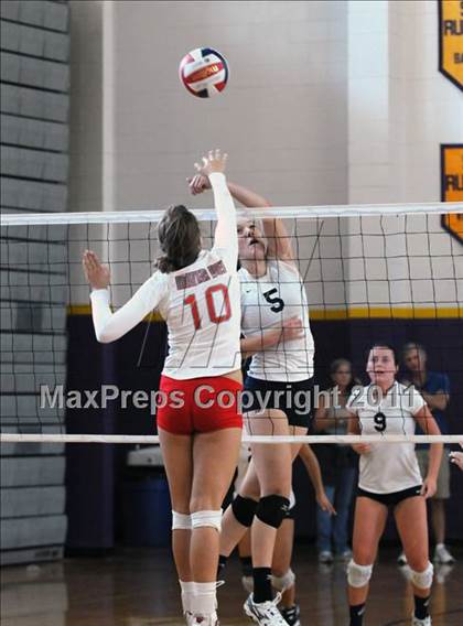 Thumbnail 3 in Mater Dei vs. Notre Dame Academy (Durango Fall Classic) photogallery.