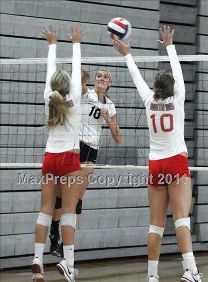 Thumbnail 1 in Mater Dei vs. Notre Dame Academy (Durango Fall Classic) photogallery.