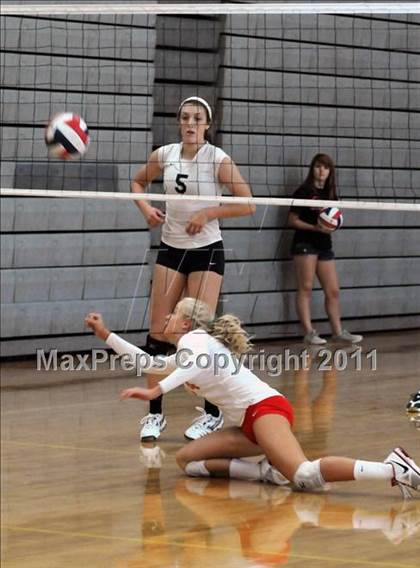 Thumbnail 3 in Mater Dei vs. Notre Dame Academy (Durango Fall Classic) photogallery.