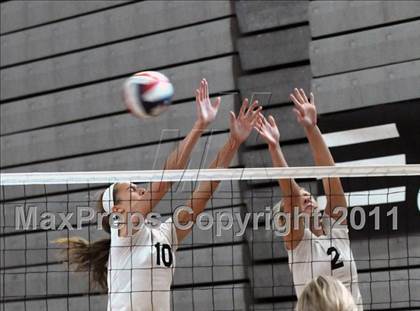 Thumbnail 1 in Mater Dei vs. Notre Dame Academy (Durango Fall Classic) photogallery.
