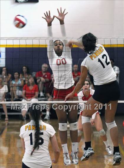 Thumbnail 1 in Mater Dei vs. Notre Dame Academy (Durango Fall Classic) photogallery.