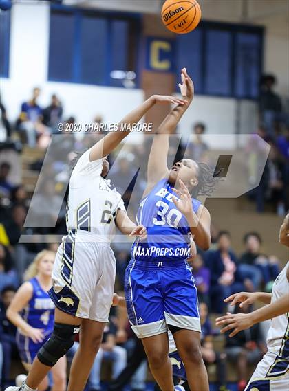 Thumbnail 3 in Hunt vs E.E. Smith (NCHSAA 4th Round Playoffs) photogallery.