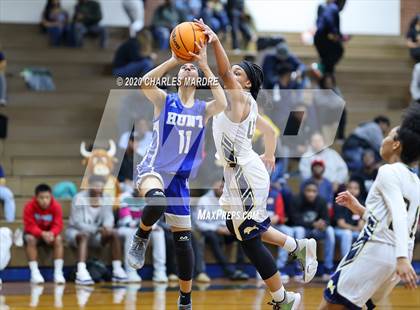 Thumbnail 3 in Hunt vs E.E. Smith (NCHSAA 4th Round Playoffs) photogallery.
