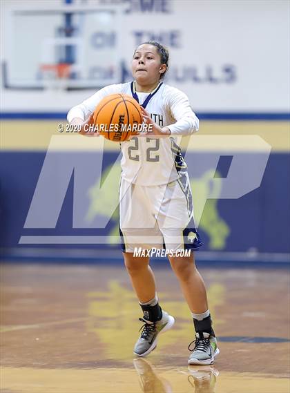 Thumbnail 3 in Hunt vs E.E. Smith (NCHSAA 4th Round Playoffs) photogallery.