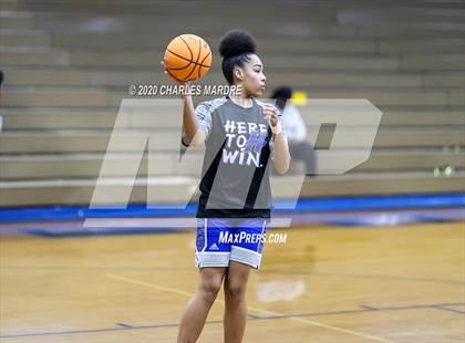 Thumbnail 1 in Hunt vs E.E. Smith (NCHSAA 4th Round Playoffs) photogallery.