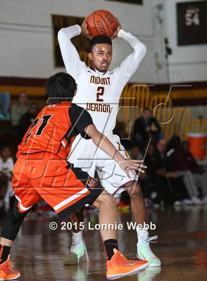 Thumbnail 3 in Mamaroneck vs Mt. Vernon (Coaches vs Cancer Super Classic) photogallery.