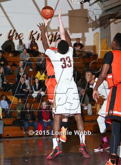 Thumbnail 2 in Mamaroneck vs Mt. Vernon (Coaches vs Cancer Super Classic) photogallery.