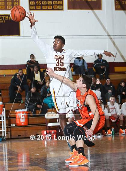 Thumbnail 2 in Mamaroneck vs Mt. Vernon (Coaches vs Cancer Super Classic) photogallery.