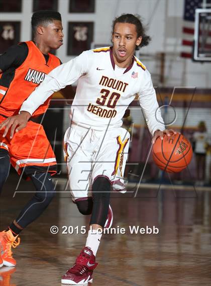 Thumbnail 3 in Mamaroneck vs Mt. Vernon (Coaches vs Cancer Super Classic) photogallery.