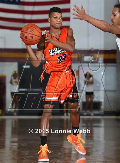 Thumbnail 3 in Mamaroneck vs Mt. Vernon (Coaches vs Cancer Super Classic) photogallery.