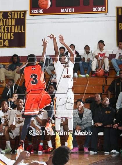 Thumbnail 3 in Mamaroneck vs Mt. Vernon (Coaches vs Cancer Super Classic) photogallery.