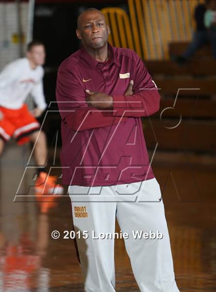 Thumbnail 3 in Mamaroneck vs Mt. Vernon (Coaches vs Cancer Super Classic) photogallery.