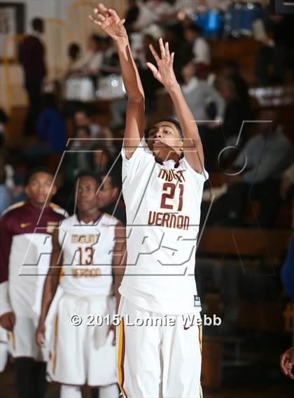 Thumbnail 2 in Mamaroneck vs Mt. Vernon (Coaches vs Cancer Super Classic) photogallery.