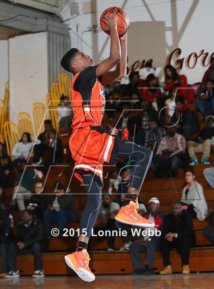 Thumbnail 2 in Mamaroneck vs Mt. Vernon (Coaches vs Cancer Super Classic) photogallery.