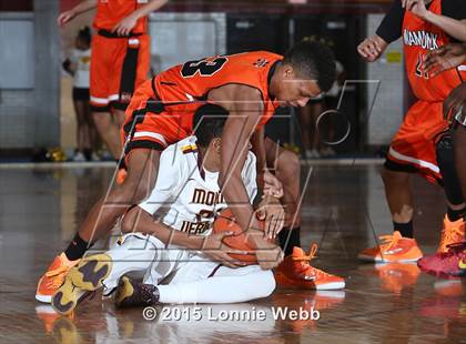 Thumbnail 3 in Mamaroneck vs Mt. Vernon (Coaches vs Cancer Super Classic) photogallery.