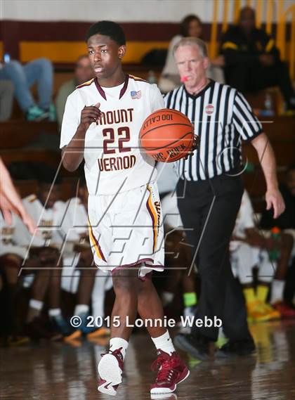 Thumbnail 3 in Mamaroneck vs Mt. Vernon (Coaches vs Cancer Super Classic) photogallery.