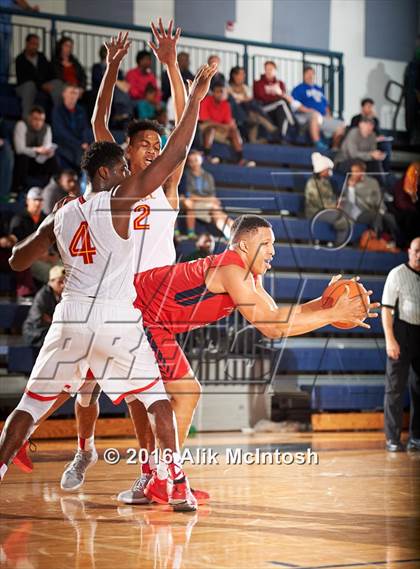 Thumbnail 3 in Providence Day vs. Oak Hill Academy (Phenom Hoops National Showcase) photogallery.
