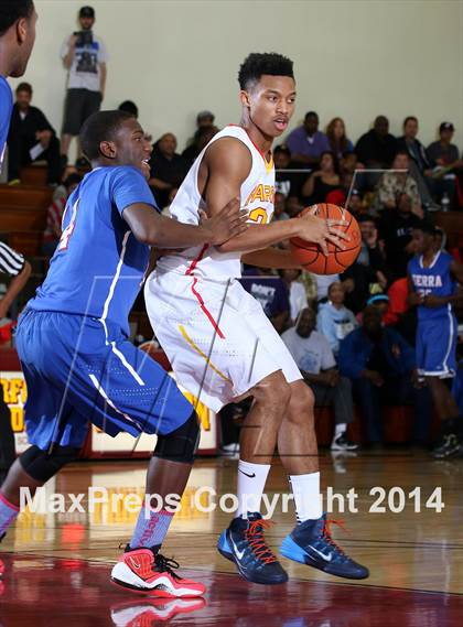 Thumbnail 1 in Serra vs. Fairfax (Fairfax State Preview) photogallery.