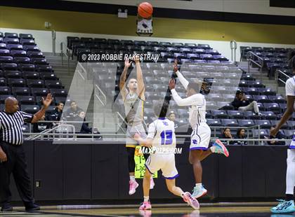 Thumbnail 2 in Crandall vs Dallas Christian (Kaufman Holiday Tournament) photogallery.