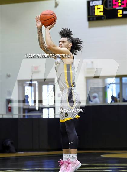 Thumbnail 3 in Crandall vs Dallas Christian (Kaufman Holiday Tournament) photogallery.
