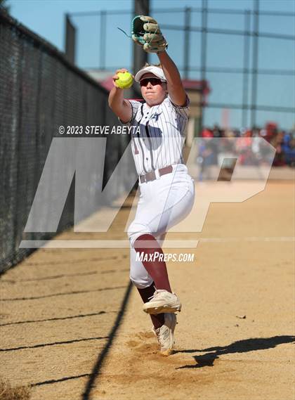Thumbnail 1 in Fossil Ridge vs. Cherokee Trail (CHSAA 5A Second Round) photogallery.