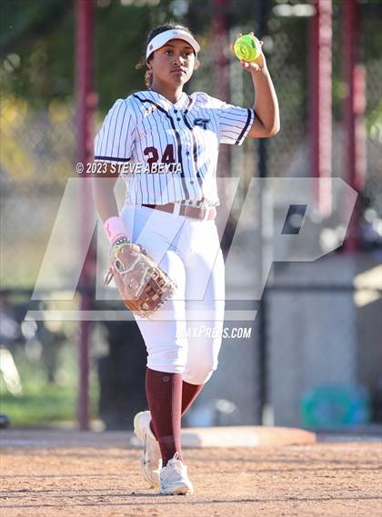 Thumbnail 3 in Fossil Ridge vs. Cherokee Trail (CHSAA 5A Second Round) photogallery.