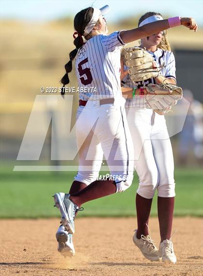 Thumbnail 1 in Fossil Ridge vs. Cherokee Trail (CHSAA 5A Second Round) photogallery.