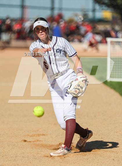 Thumbnail 1 in Fossil Ridge vs. Cherokee Trail (CHSAA 5A Second Round) photogallery.