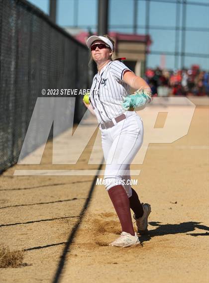 Thumbnail 1 in Fossil Ridge vs. Cherokee Trail (CHSAA 5A Second Round) photogallery.