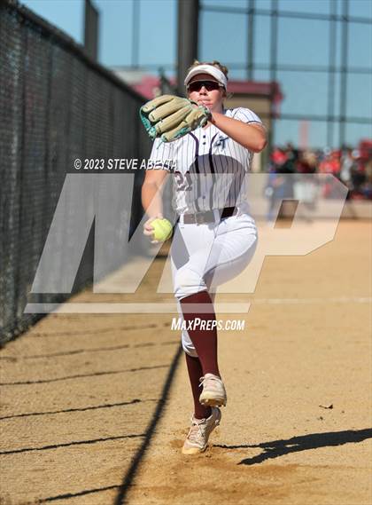 Thumbnail 2 in Fossil Ridge vs. Cherokee Trail (CHSAA 5A Second Round) photogallery.