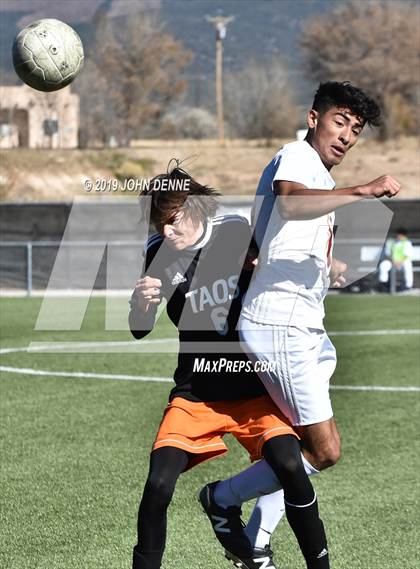 Thumbnail 2 in Taos vs. Valley (NMAA 4A First Round Playoff) photogallery.