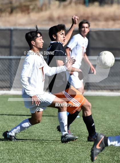 Thumbnail 2 in Taos vs. Valley (NMAA 4A First Round Playoff) photogallery.
