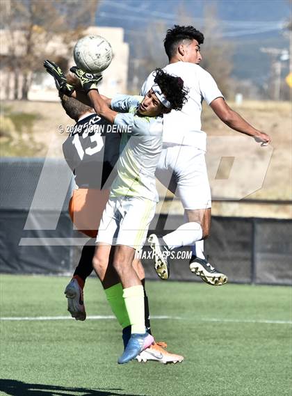 Thumbnail 2 in Taos vs. Valley (NMAA 4A First Round Playoff) photogallery.