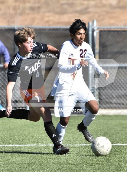 Thumbnail 2 in Taos vs. Valley (NMAA 4A First Round Playoff) photogallery.