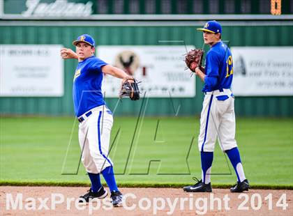 Thumbnail 2 in Sunnyvale vs Grandview (UIL 2A Regional Semifinal Playoff) photogallery.
