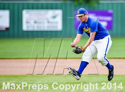 Thumbnail 1 in Sunnyvale vs Grandview (UIL 2A Regional Semifinal Playoff) photogallery.