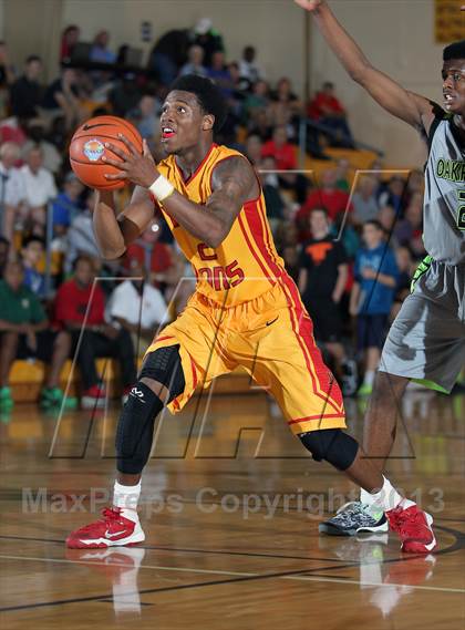 Thumbnail 1 in Oak Ridge vs. Yates (City of Palms Classic) photogallery.