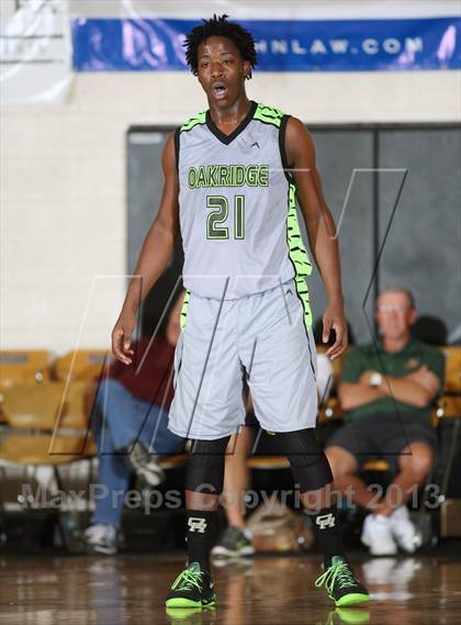 Thumbnail 1 in Oak Ridge vs. Yates (City of Palms Classic) photogallery.