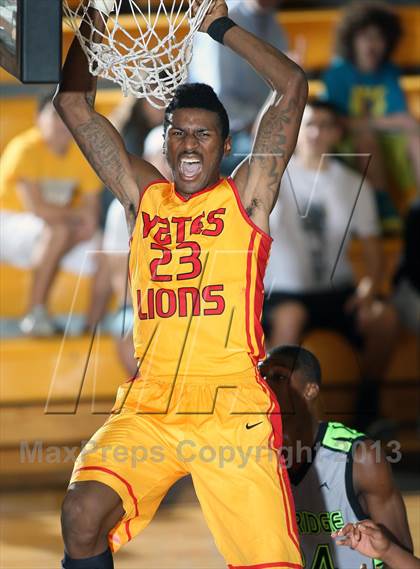 Thumbnail 2 in Oak Ridge vs. Yates (City of Palms Classic) photogallery.