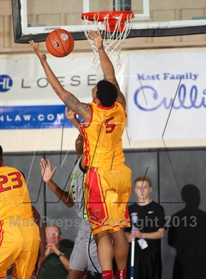 Thumbnail 2 in Oak Ridge vs. Yates (City of Palms Classic) photogallery.