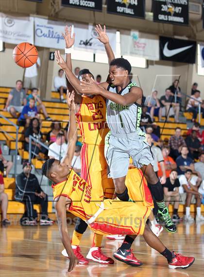Thumbnail 1 in Oak Ridge vs. Yates (City of Palms Classic) photogallery.