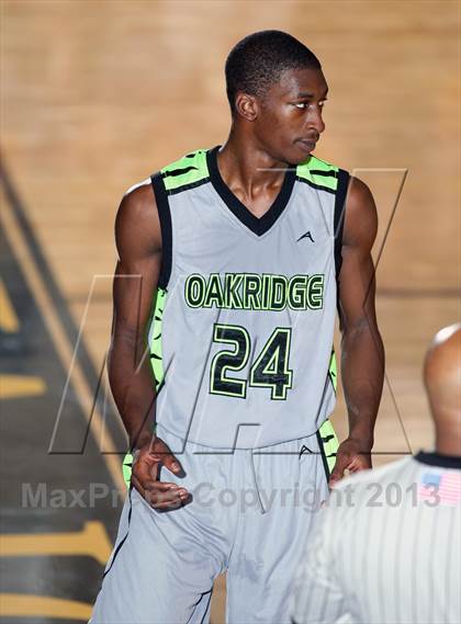 Thumbnail 3 in Oak Ridge vs. Yates (City of Palms Classic) photogallery.